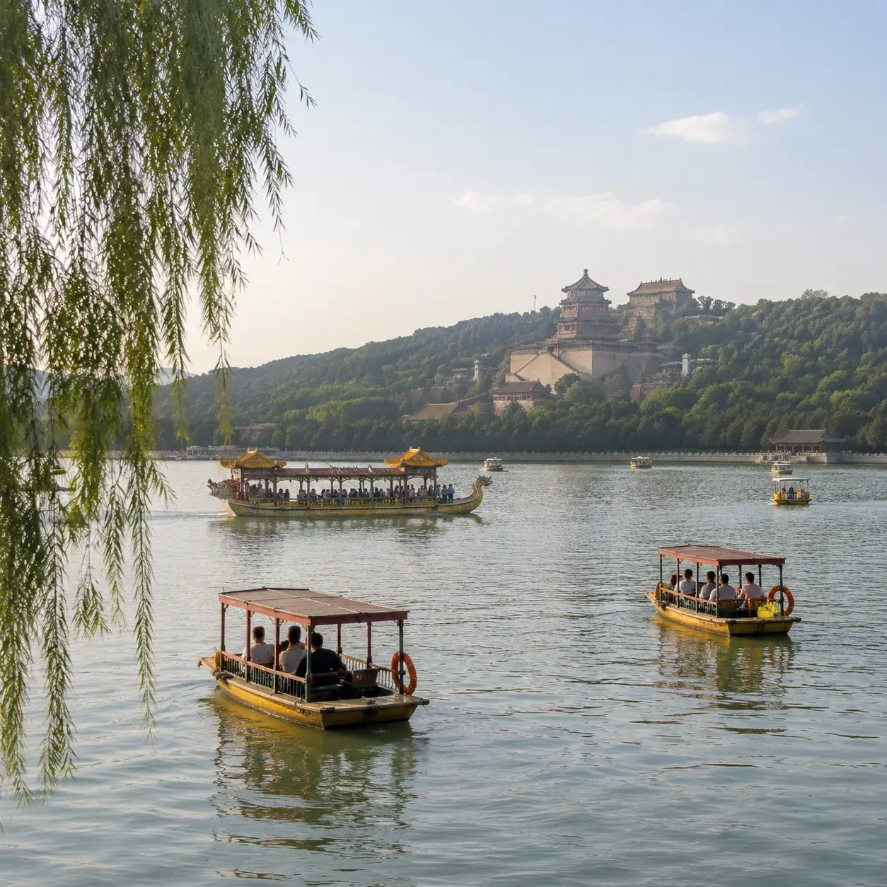北京頤和園昆明湖上的遊船