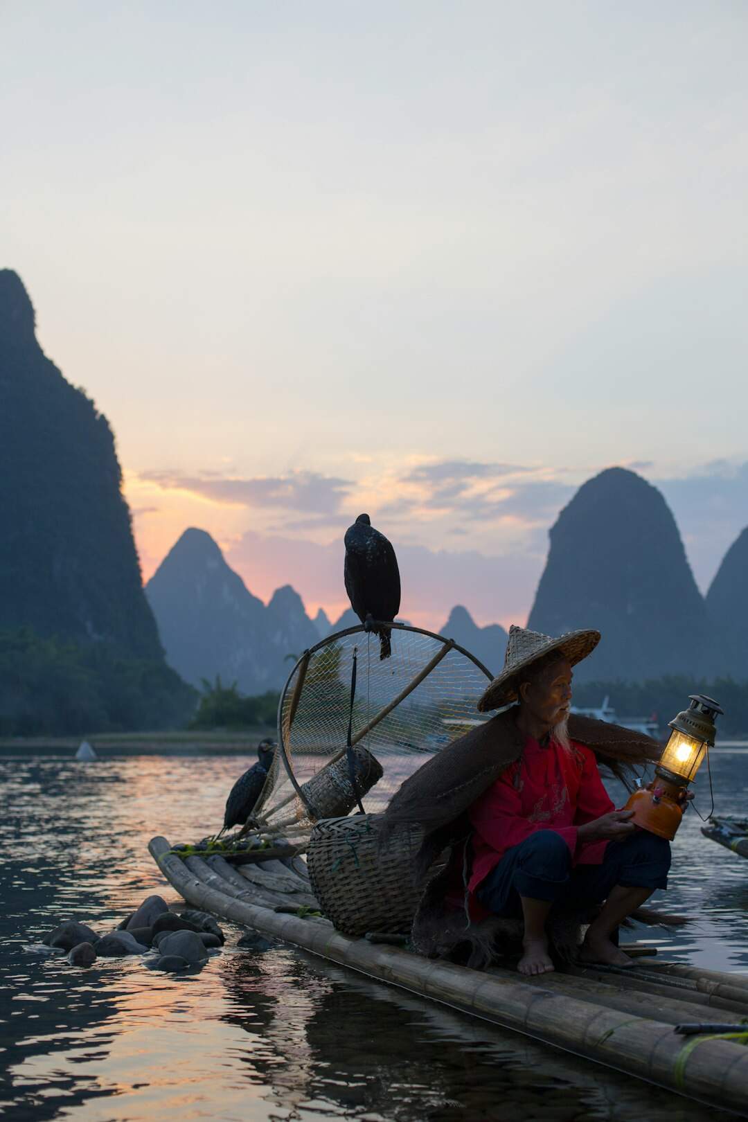 Zattera di bambù sul fiume Yulong, yangshuo