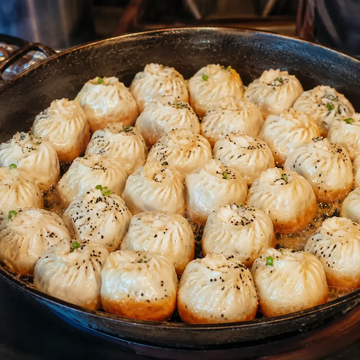Pan-fried shengjianbao with crisp bottoms