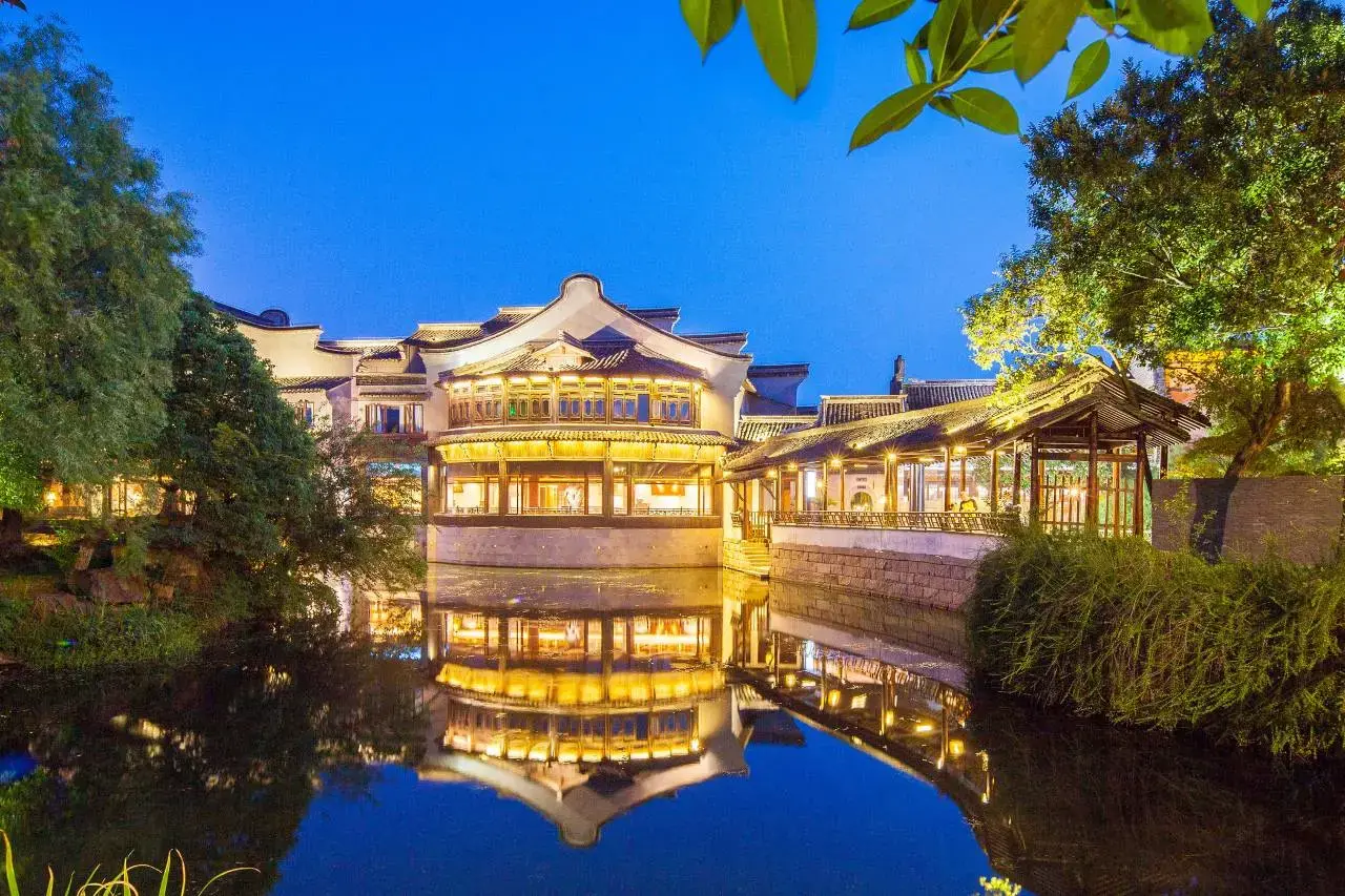 Wuzhen Zhaoming Study Inn