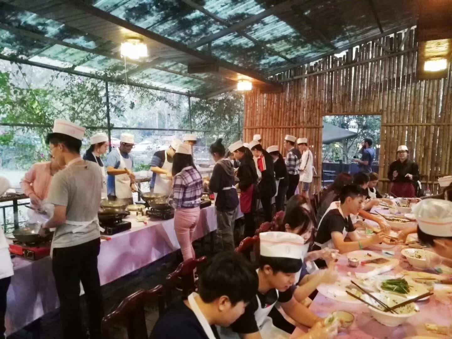 集市導覽與川菜烹飪課, 手作