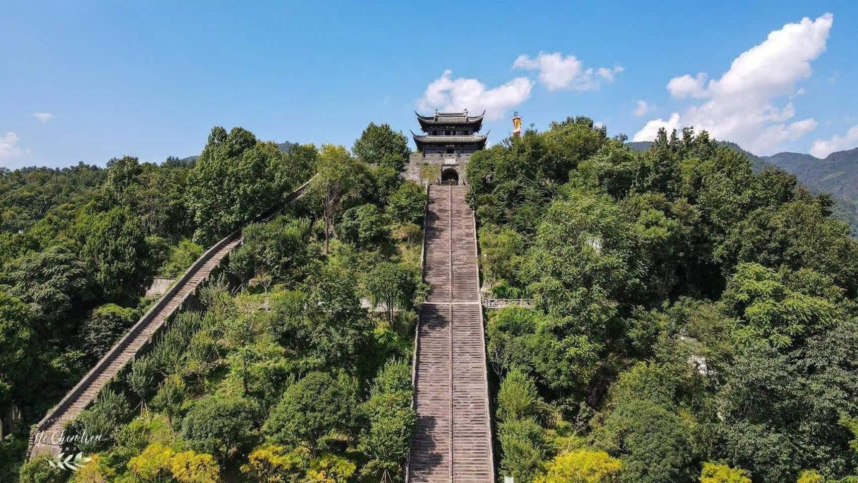 The Taizhou Prefecture Wall climbing the ridge of Beigu Hill