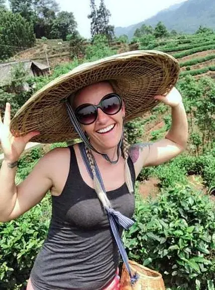 A guest in the tea field