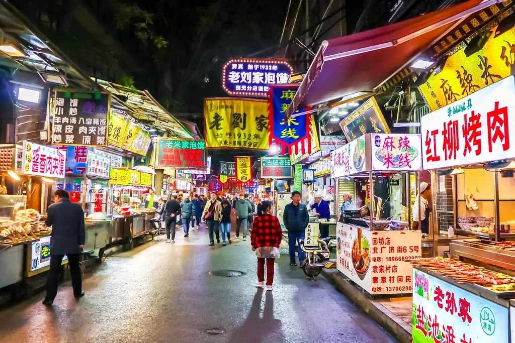 Busy food stalls and lanterns in Xi'an's Muslim Quarter at night