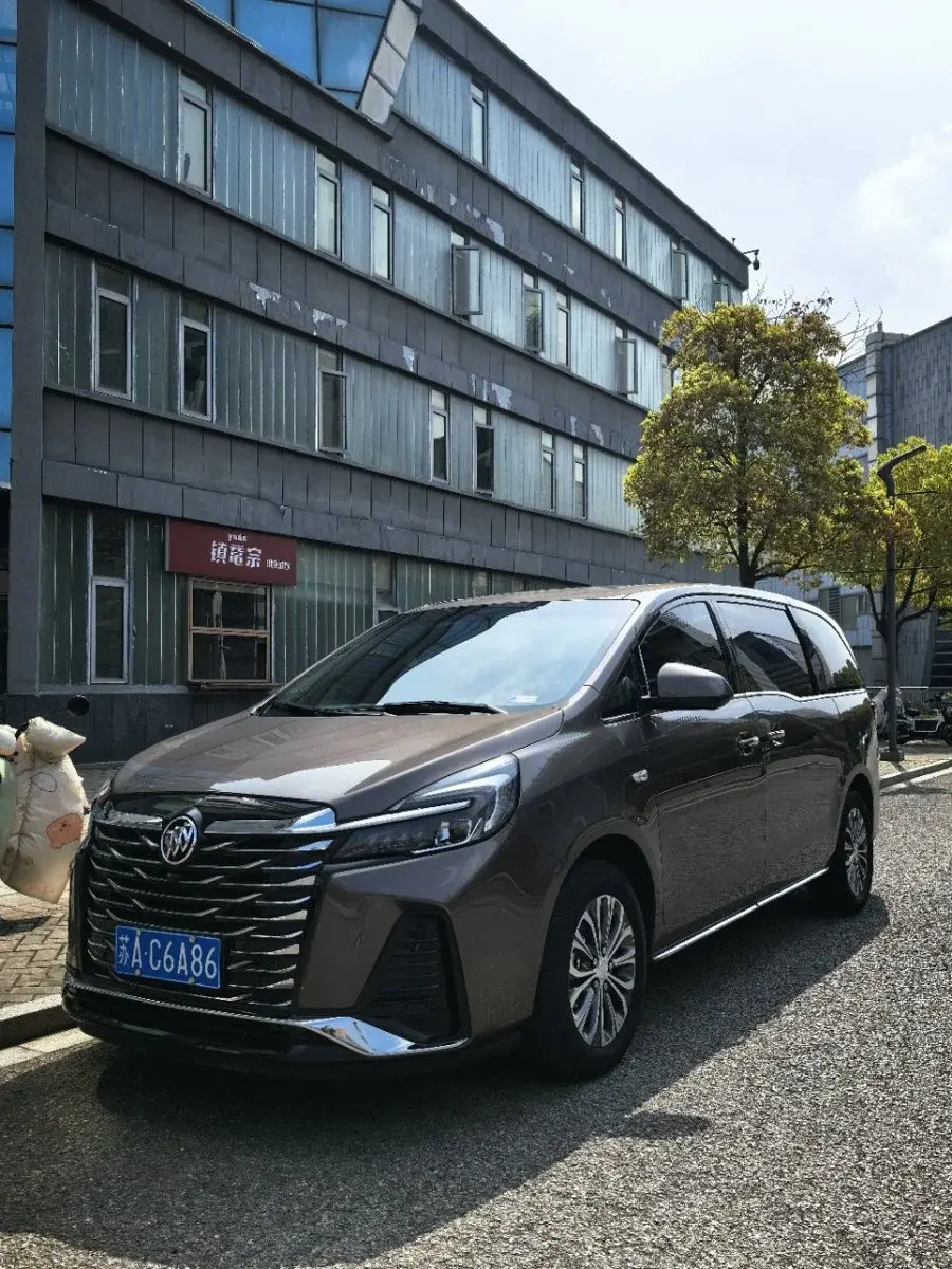 7-seat private car · Exterior