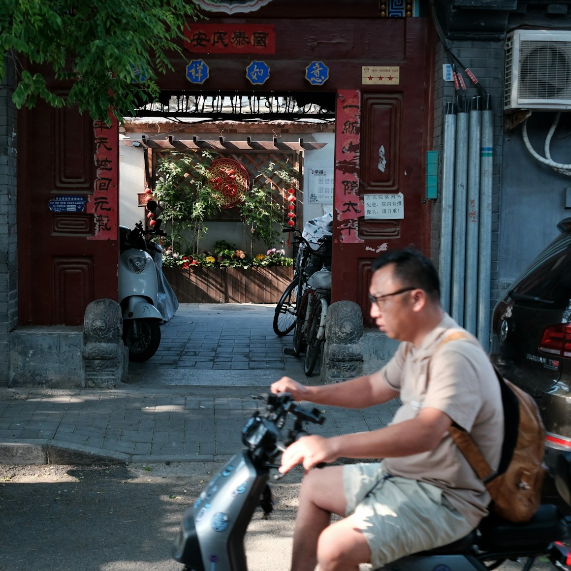 Best Beijing Hutong Walking Routes by Food, History and Mood