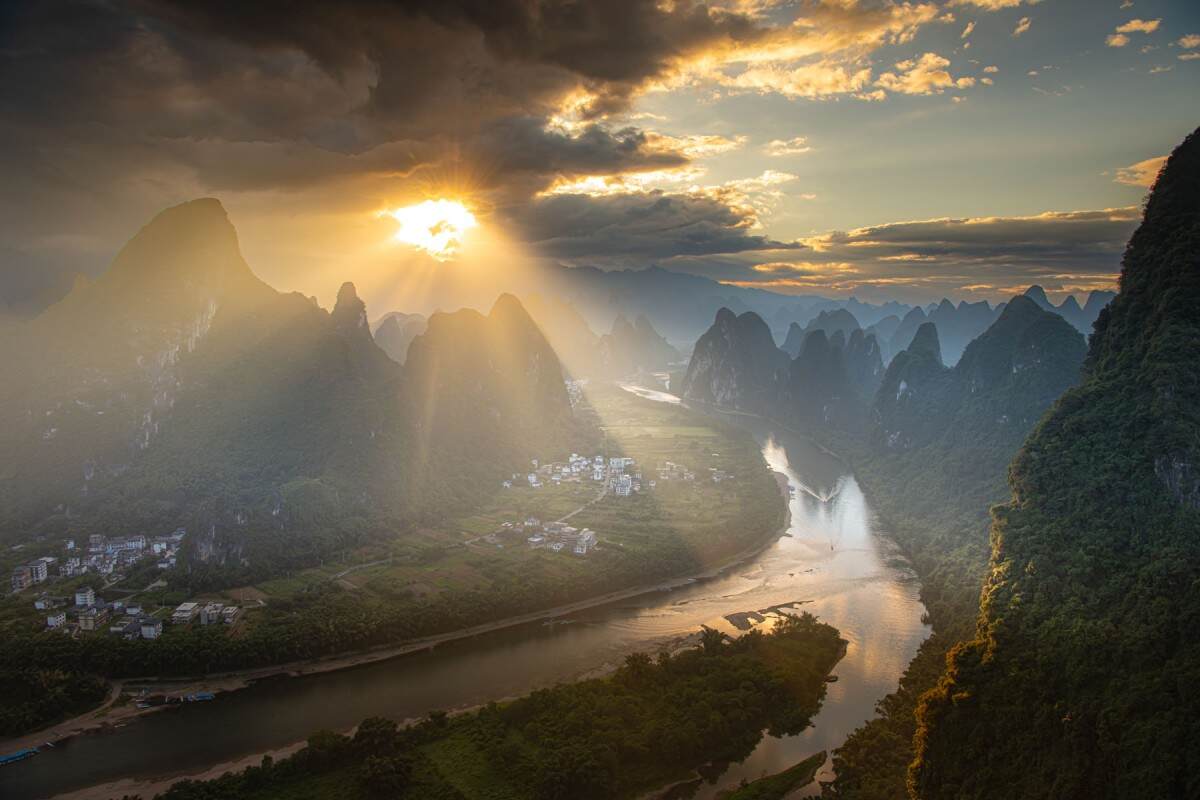 Guilin Travel Guide 2026: Li River Cruise, Best Things to Do & See