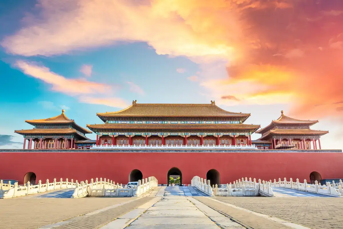 Pandas and city culture, one day in Chengdu