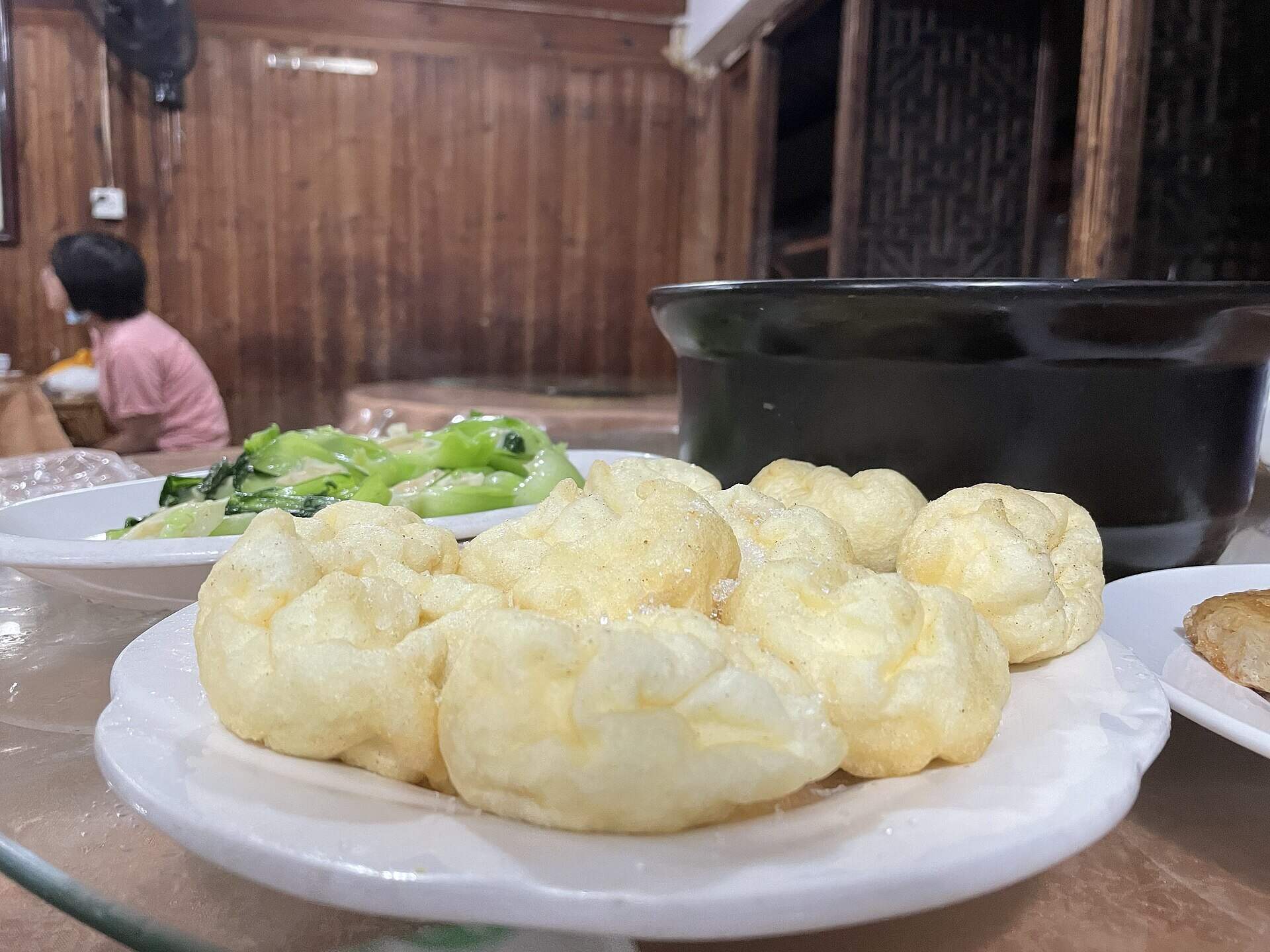 Egg-white “sheep's tails”, a famous Linhai snack
