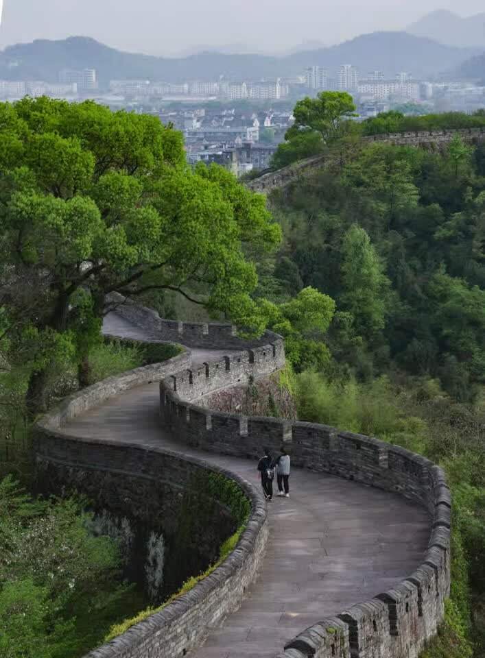 Visitors walking along the winding Taizhou Prefecture Wall