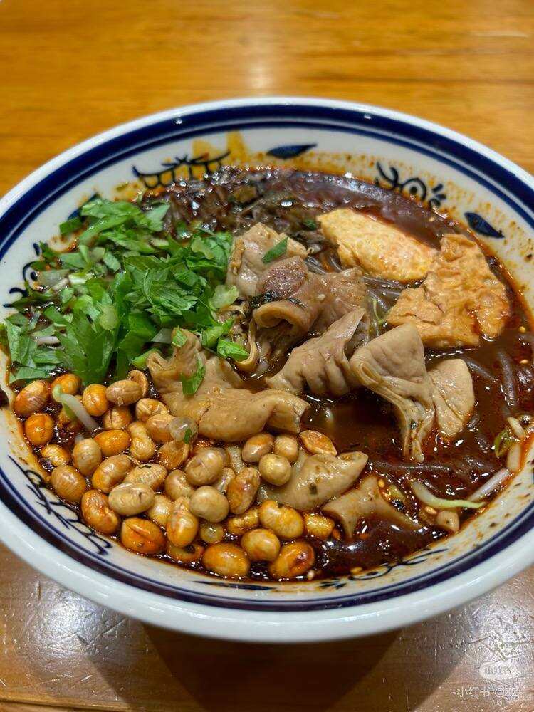 Fei chang fen: sweet-potato noodles in pig-intestine broth with peanuts
