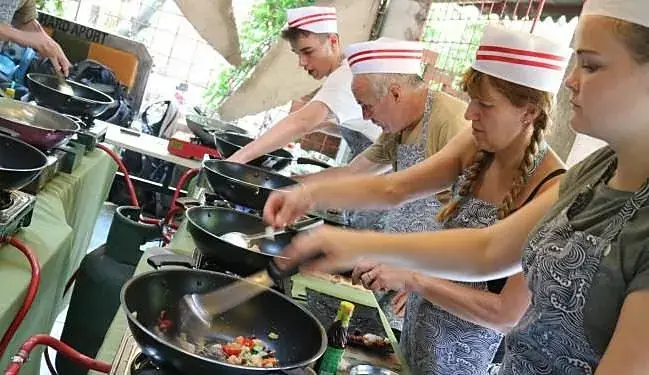 Several wok stations in use together