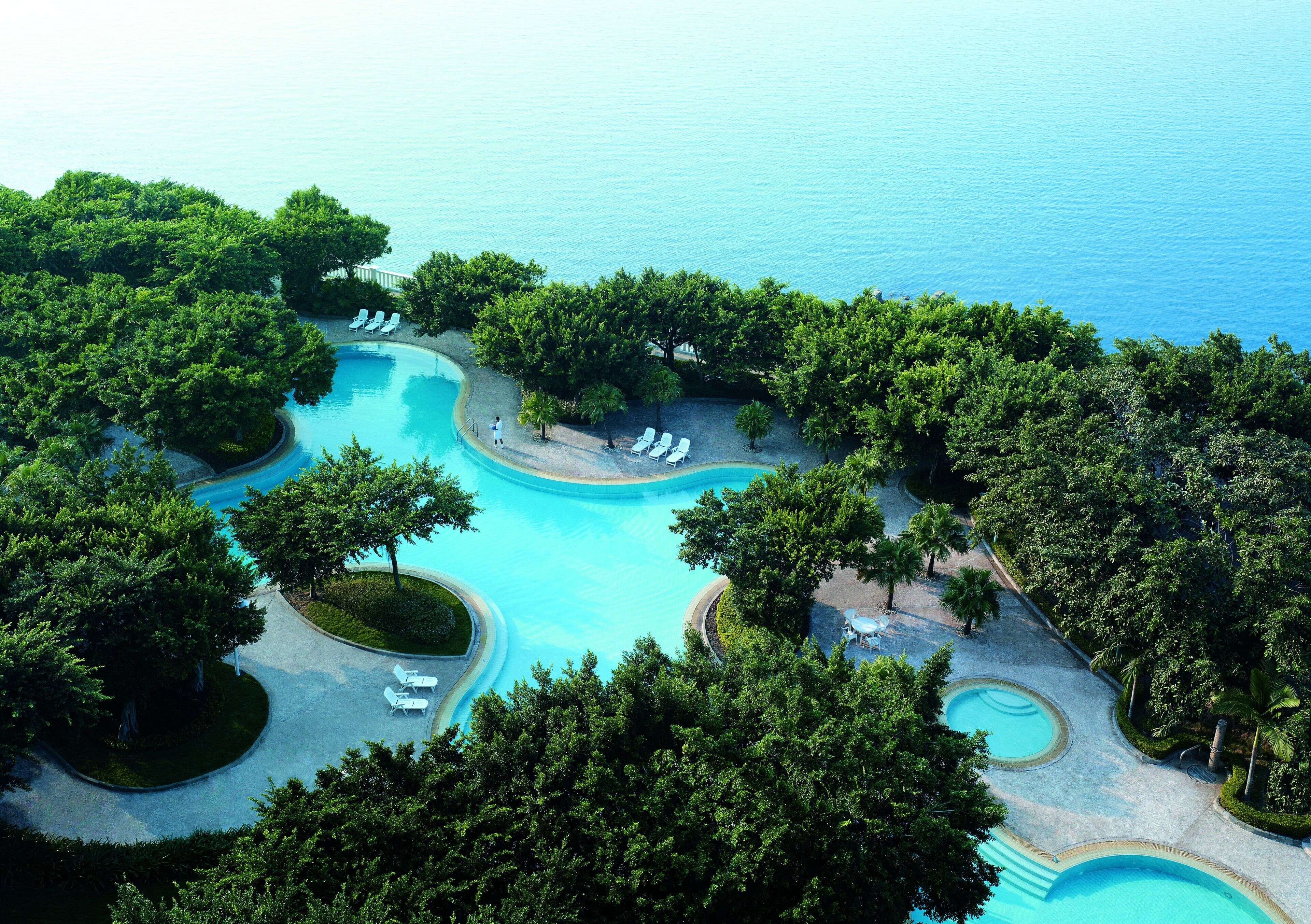 Shangri-La Hotel