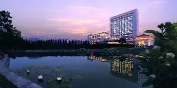 Shangri-La Hotel